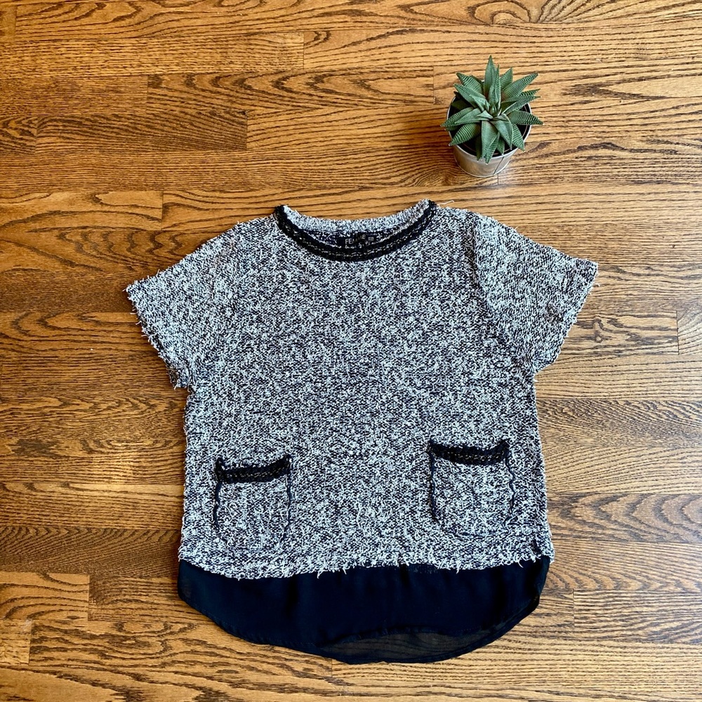 Short Sleeve Black & White Top with Braided Detailing. Size: Small